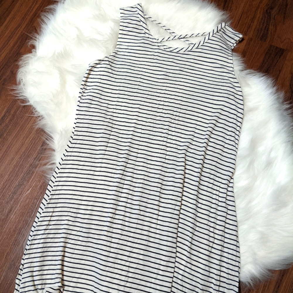 B&W Striped Criss Cross Front Midi Dress / Size Lrg